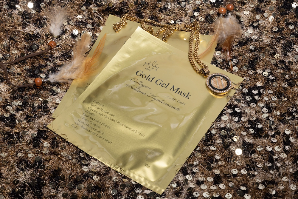 Before and after using the gel face mask, showing visibly firmer and more radiant skin. 24K gold mask